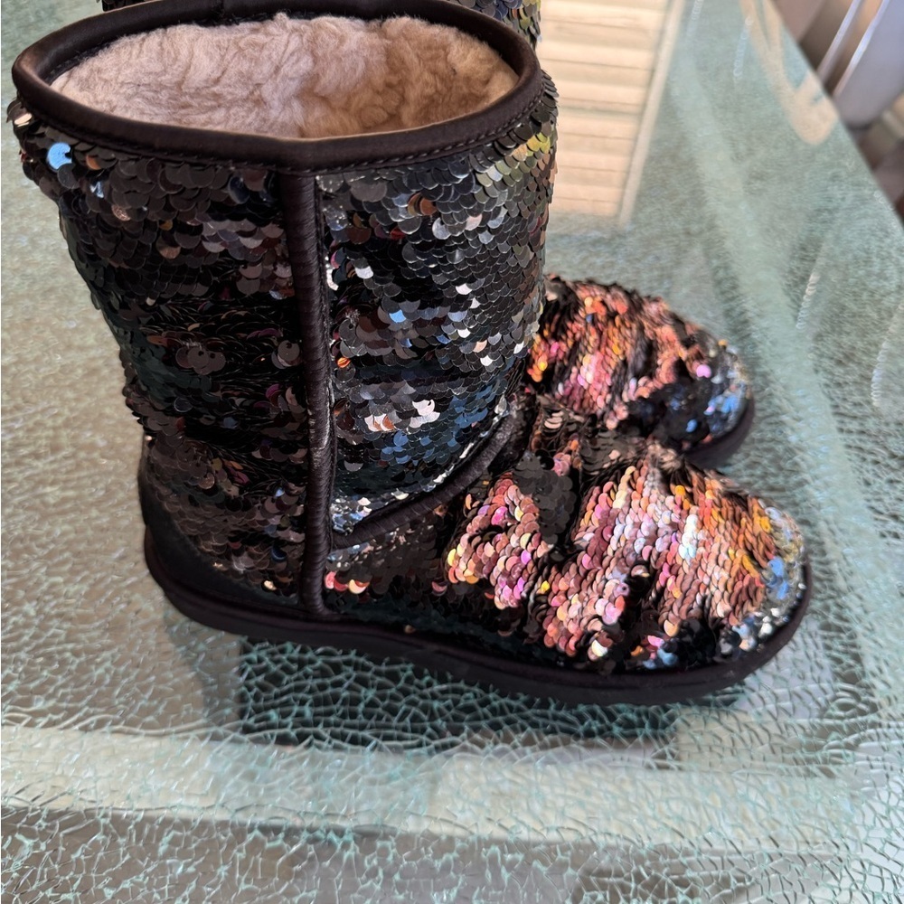 Ugg booties‎ 7 - Picture 2 of 8
